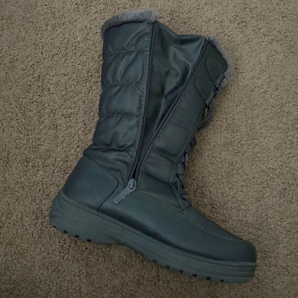 Snow boots